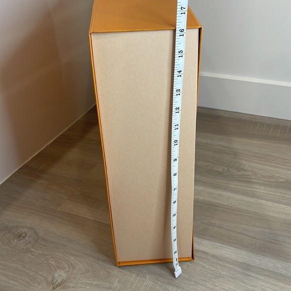 Authentic Louis Vuitton gift box - Picture 4 of 8